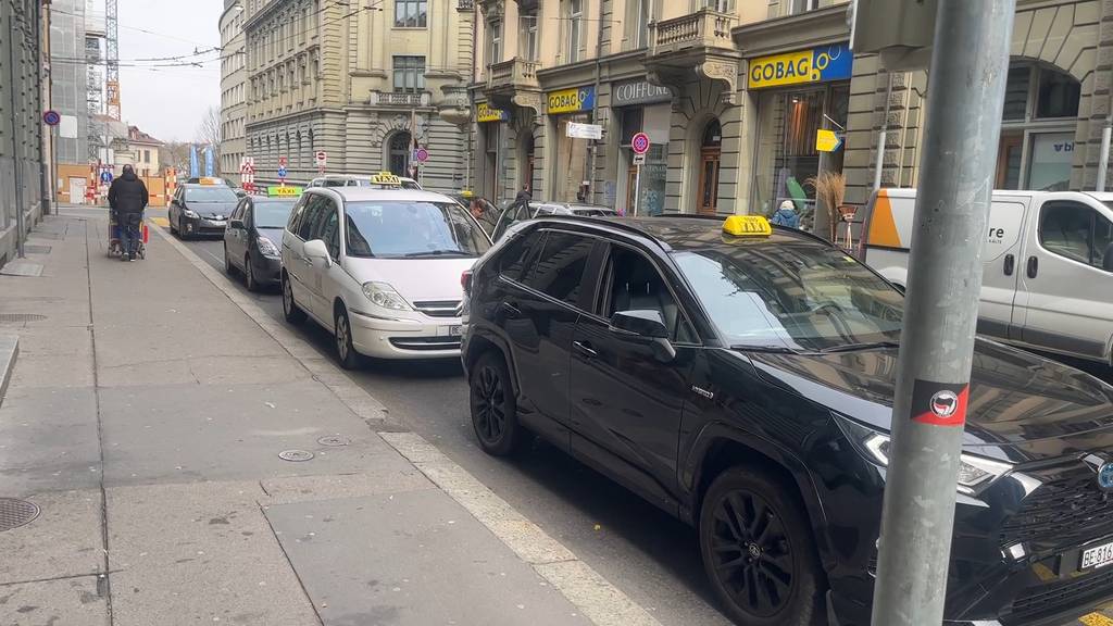 Stadt Bern will Personalmangel im Taxigewerbe bekämpfen – doch gibts diesen überhaupt?