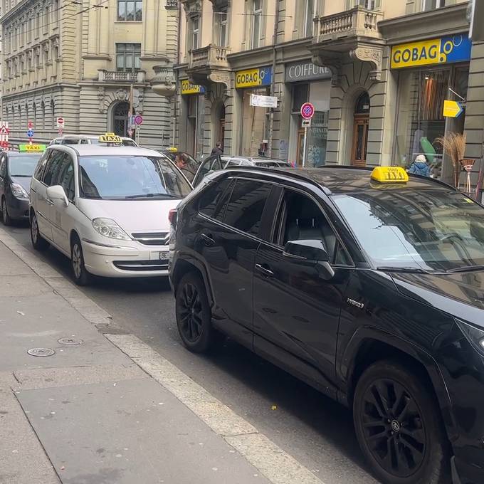 Stadt Bern will Personalmangel im Taxigewerbe bekämpfen – doch gibts diesen überhaupt?
