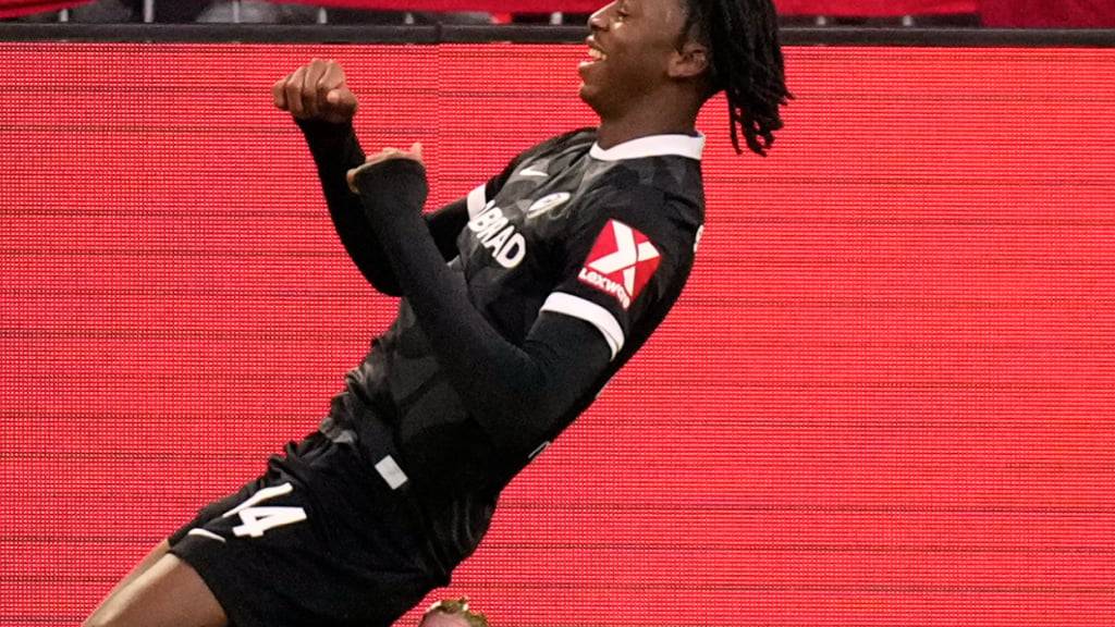 Johan Manzambi jubelt nach dem 2:0 gegen Bayern - am Ende setzt es eine 2:6-Niederlage für Freiburg