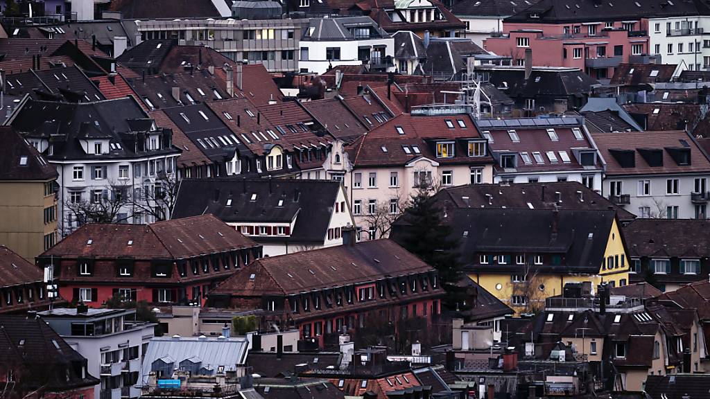 In der Schweiz sind die Hypothekarzinsen seit Jahresbeginn leicht angestiegen, wie eine Auswertung von Moneyland.ch zeigt. Im weiteren Jahresverlauf könnten die Zinsen aber sinken.(Symbolbild)