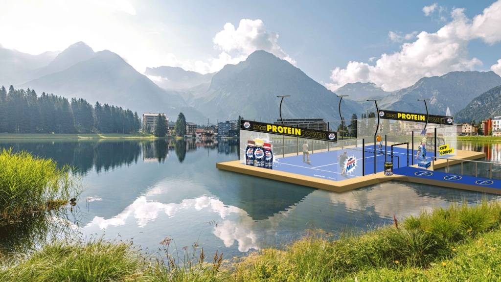 Diese Visualisierung zeigt das geplante Padelfeld-Floss auf dem Obersee in Arosa GR.