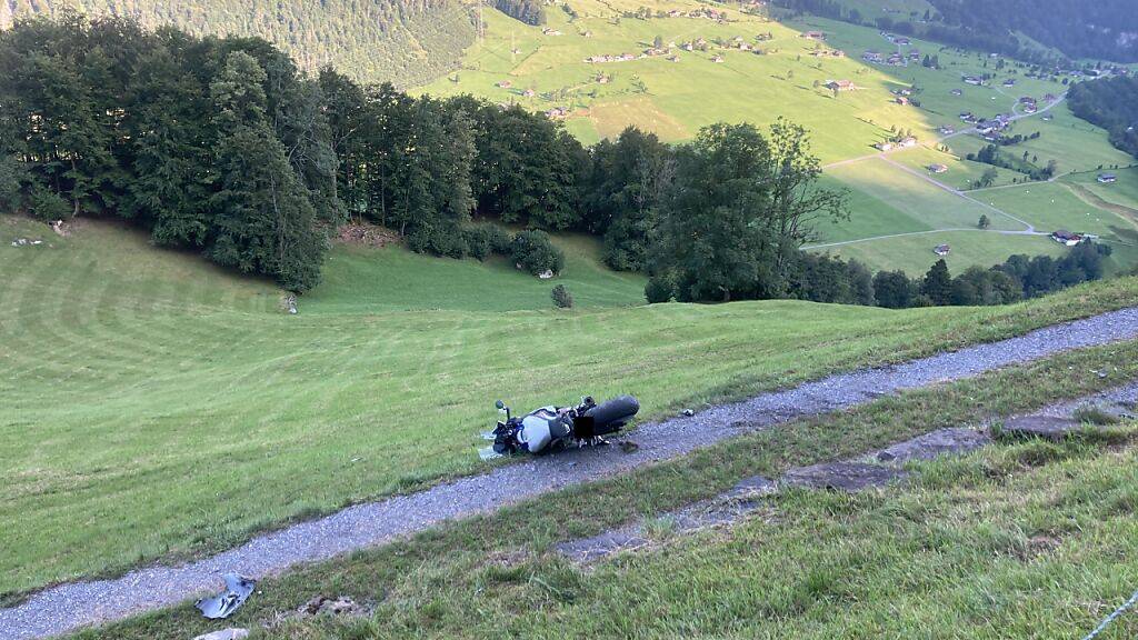 Ein 53-jähriger Motorradfahrer ist am Montag bei einem Verkehrsunfall tödlich verunglückt.