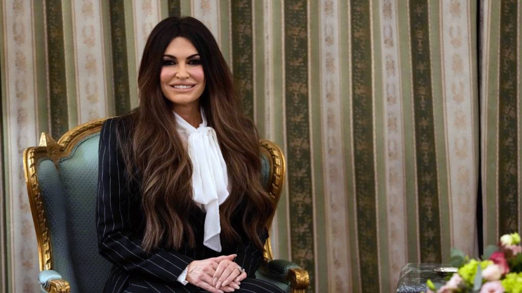 ARCHIV - Kimberly Guilfoyle, neue US-Botschafterin in Griechenland und erste Frau auf diesem Posten, nimmt an einer Zeremonie zur Übergabe ihres Beglaubigungsschreibens im Präsidentenpalast in der griechischen Hauptstadt teil. Foto: Petros Giannakouris/AP/dpa