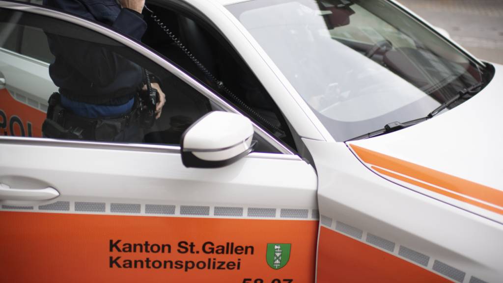 Einer Patrouille der Kantonspolizei St. Gallen gelang es, vier Autogarage-Einbrecher zu fassen. (Symbolbild)