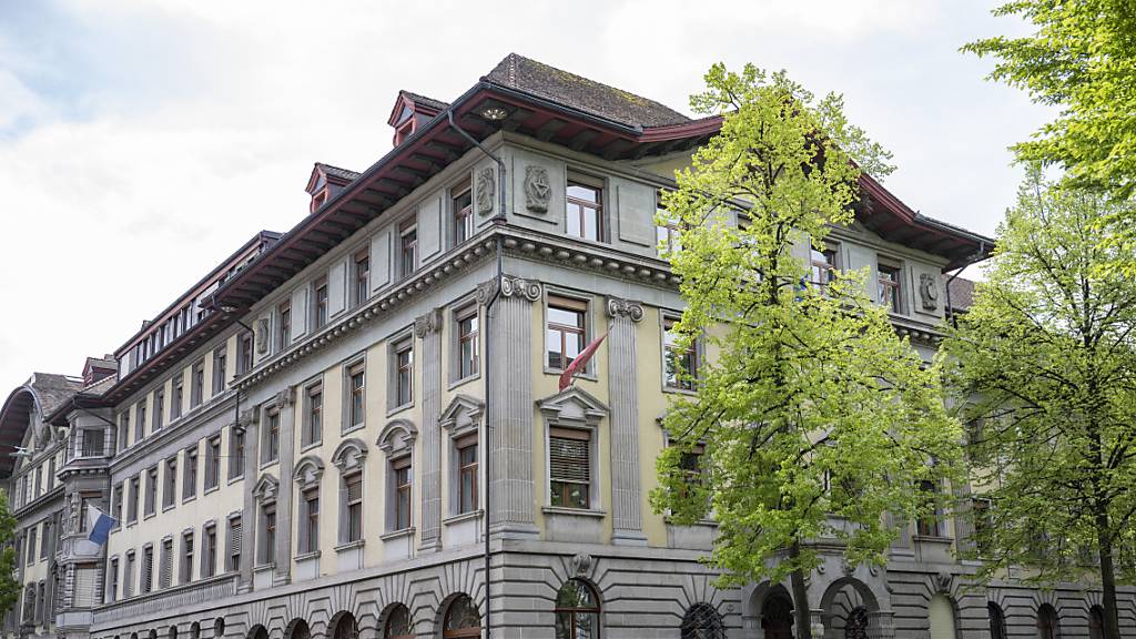 Das Luzerner Stadthaus am heutigen Wahlsonntag.