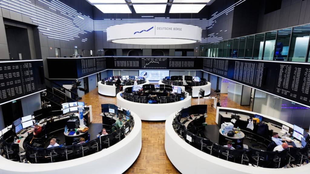 Die deutsche Wirtschaft ist schwach, doch der Dax steht trotz jüngster Einbussen höher als zu Jahresbeginn. Das ist nicht Folge heimischer Stärke: US-Präsident Trump vertreibt Kapital aus seinem Land. (Archivbild)