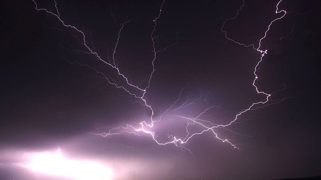 Gewitterjahr 2023: Schwere Unwetter haben im laufenden Jahr globale Schäden verursacht. (Symbolbild)