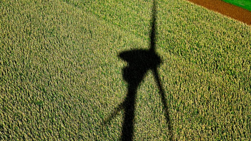 Für Windparks gibt es Mehrheiten. Die kleinere Gruppe von Gegnerinnen und Gegner wird durch ein solches Projekt aber emotional stark aktiviert. Dies ist ein Ergebnis einer neuen HSG-Studie. (Archivbild)