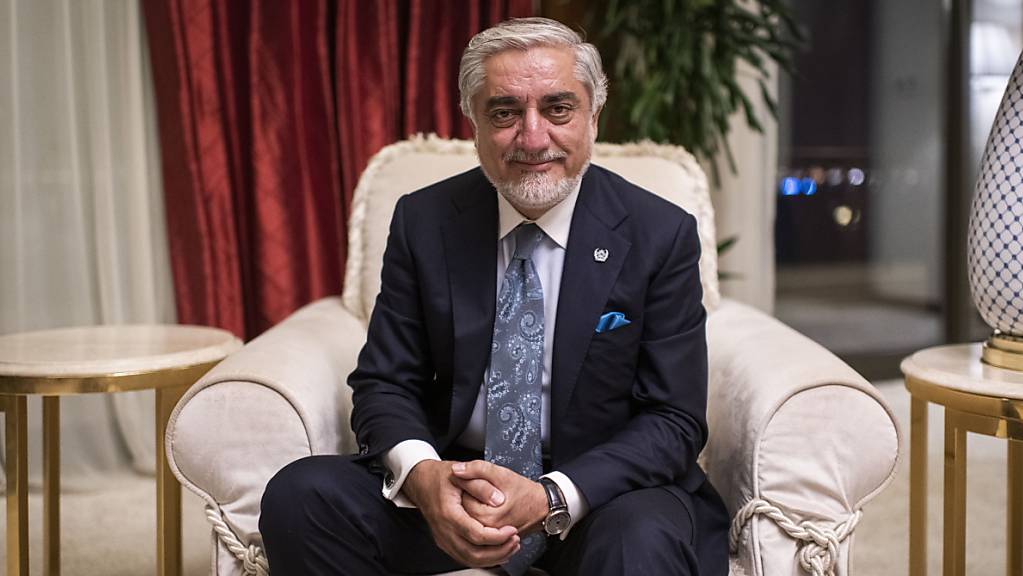 Abdullah Abdullah, Vorsitzender des afghanischen Hohen Rats für Versöhnung und Chef der Friedensverhandlungen mit den Taliban, bei einem Interview mit der Deutschen Presse-Agentur. Foto: Arne Immanuel Bänsch/dpa