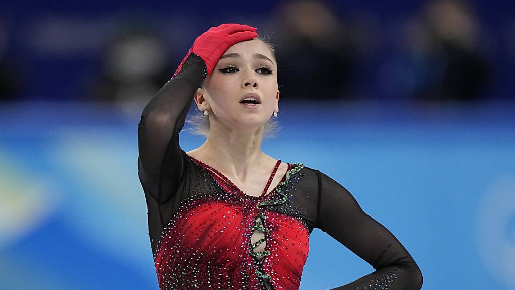 Die junge russische Eiskunstläuferin Kamila Waljewa an den Winterspielen in Peking.