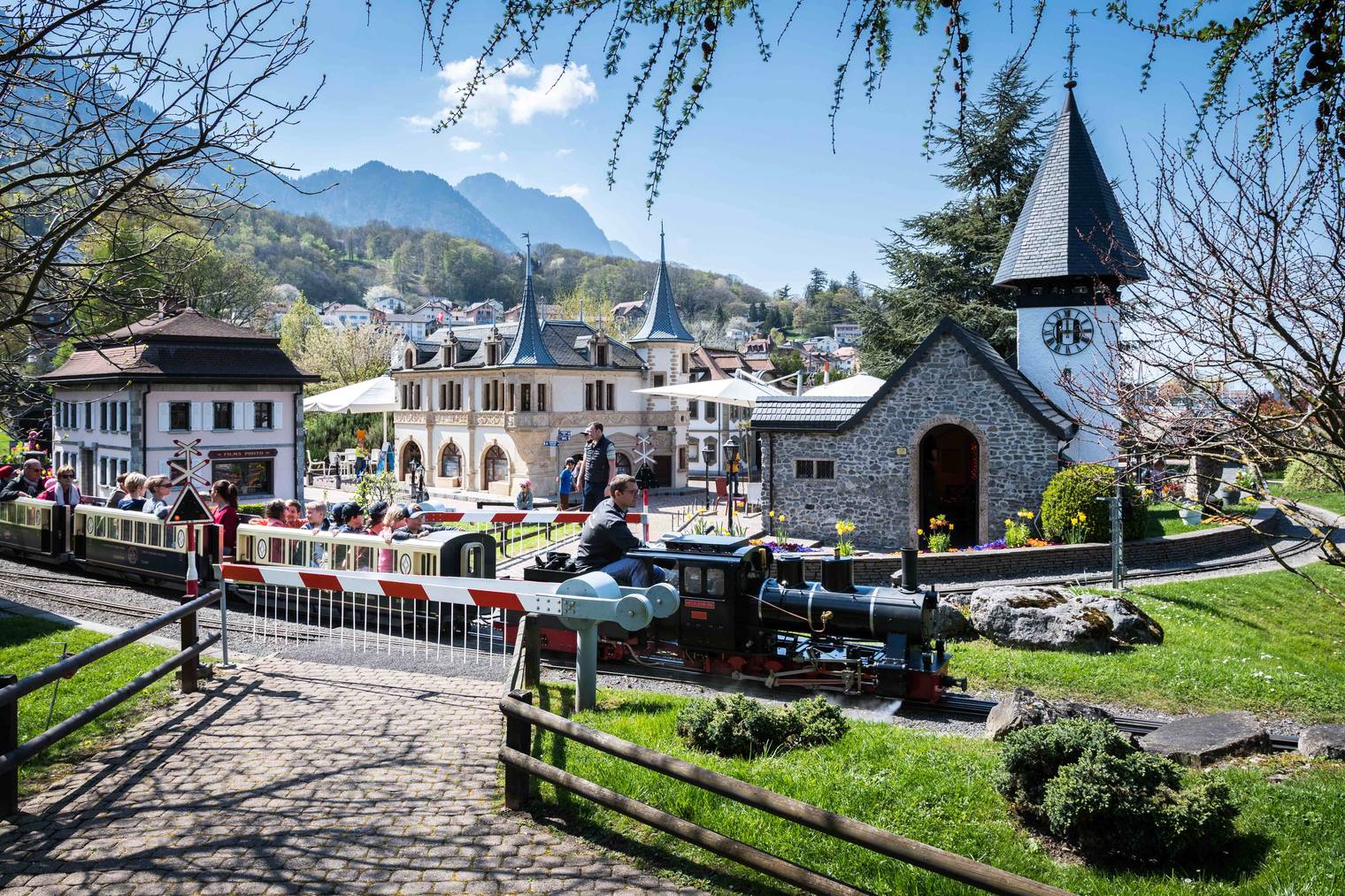 Herrliche Fahrt durchs Miniaturwunderland im Swiss Vapeur Parc.