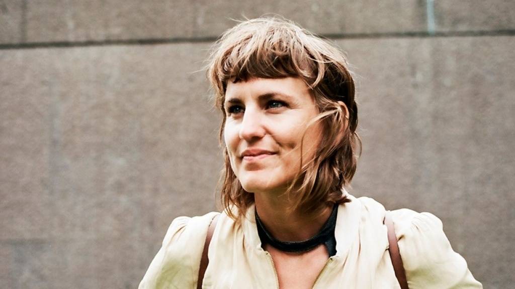 Das Szenenbild ist die Aufgabe von Nina Mader. Für Filme entwickelt sie zusammen mit Regie und Kamera das visuelle Konzept; das geht vom Nachbau von Häusern bis zu historischen Kontexten, in denen eine Geschichte spielt - und kann viel Recherche erfordern.