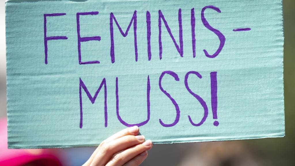 In St. Gallen startete die Kundgebung zum Frauenstreik am Samstagnachmittag mit einem Wutschrei gegen Femizide.