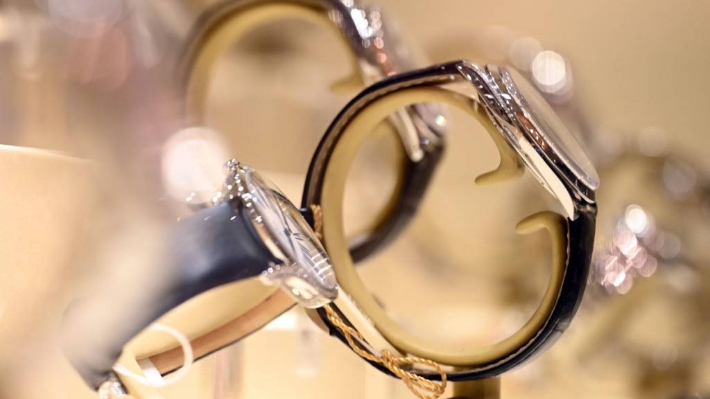 Der Uhrenhändler Les Ambassadeurs schliesst seinen Standort am Kapellplatz in der Stadt Luzern. (Symbolbild)