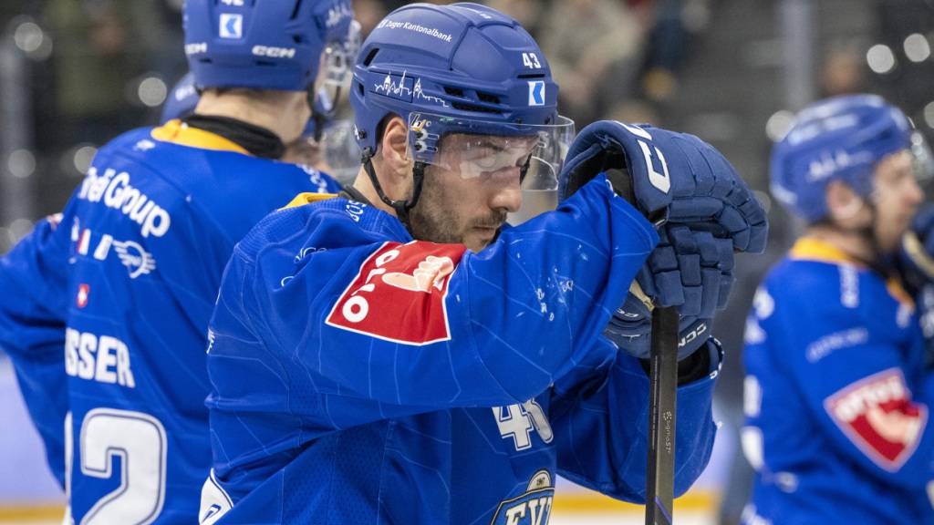 Hängende Köpfe: Der EV Zug steckt nach einer weiteren Niederlage gegen Ajoie in einer monumentalen Krise