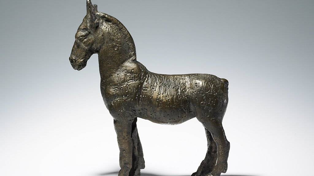 Die Ausstellung über Südarabien im Basler Antikenmuseum zeigt auch diese Esel-Statuette aus Bronze.