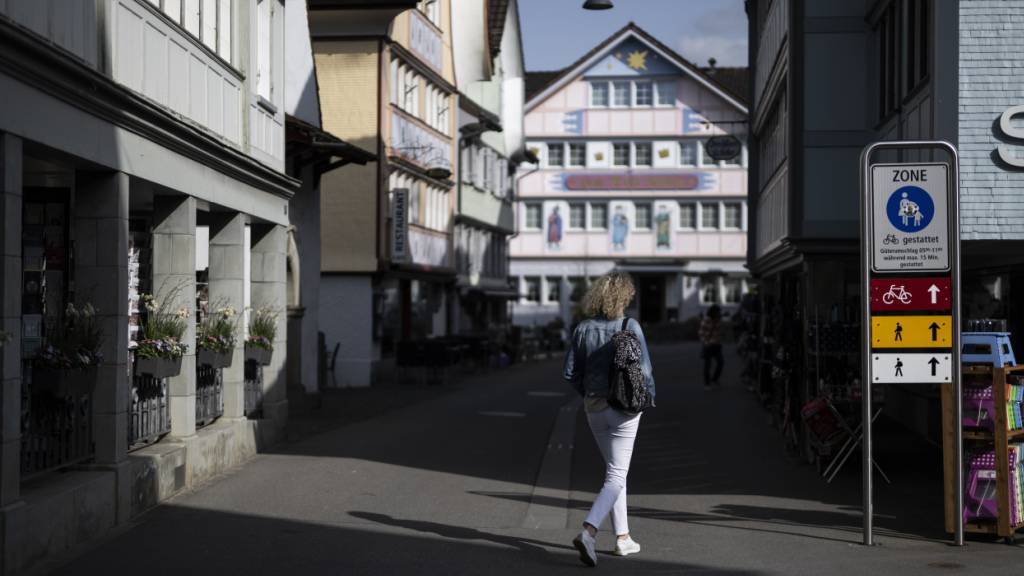 Der Fachbereich Erbschaft im Volkswirtschaftsdepartement in Appenzell und das Erbschaftsamt Oberegg AI werden künftig keine Nachlassabwicklungen mehr übernehmen. Im Bild zu sehen ist die Hauptgasse in Appenzell. (Archivbild)