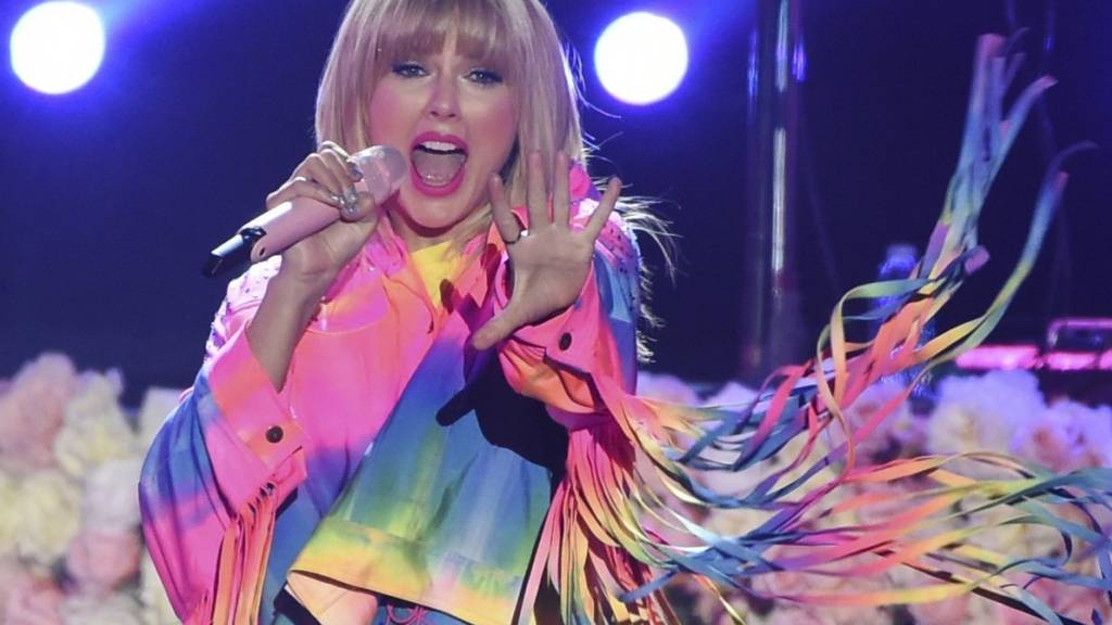 ARCHIV - US-Sängerin Taylor Swift tritt beim Musikfestival «Wango Tango» auf. Swift gilt als Unterstützerin des demokratischen Kandidaten für die US-Präsidentschaft J. Biden. Foto: Chris Pizzello/Invision/AP/dpa