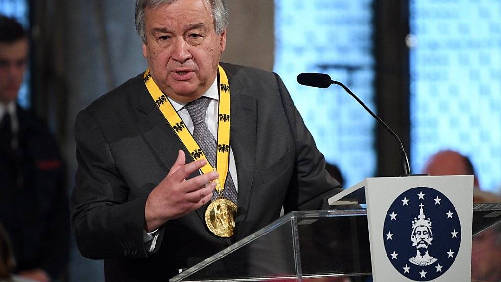 Uno-Generalsekretär António Guterres hat den Karlspreis erhalten. Guterres wurde als europäischer Streiter für eine friedliche Zusammenarbeit der Völker ausgezeichnet.