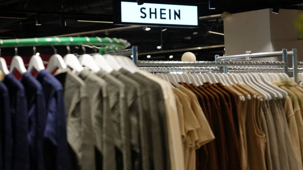 Shein eröffnete Anfang November 2025 im Pariser Warenhaus BHV seinen ersten physischen Verkaufsraum weltweit. (Archivbild)