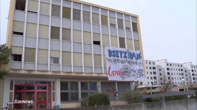 Swiss Life Bürogebäude von Unbekannten besetzt
