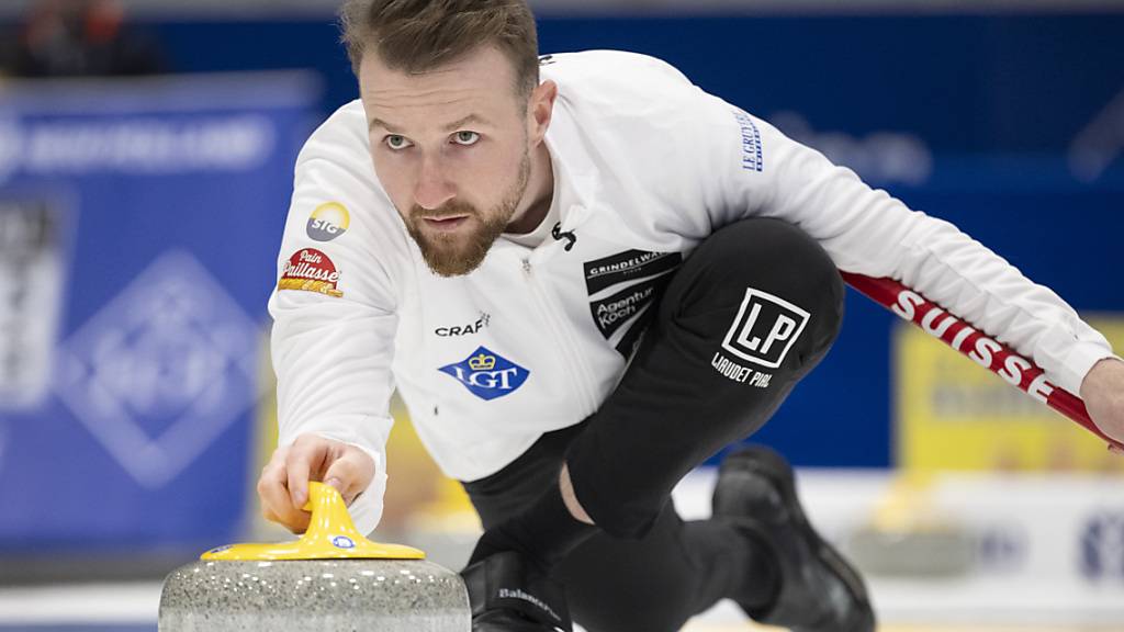 Yannick Schwaller bei der Steinabgabe