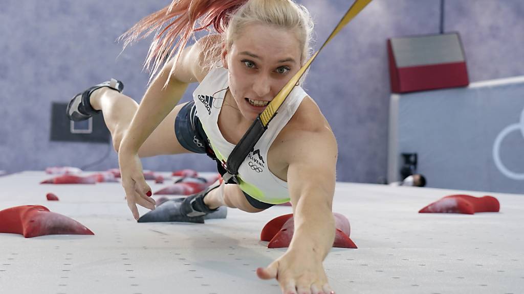 Die slowenische Topfavoritin Janja Garnbret gewinnt das erste olympische Gold im Sportklettern