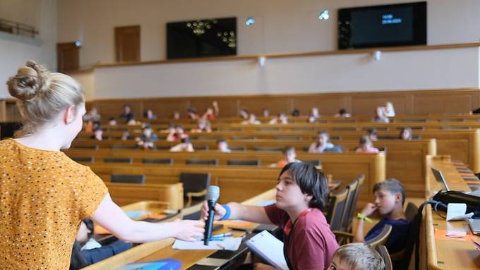 Berner Kinderparlament lobt YB und rügt die BEA