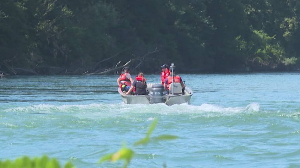 Suche nach vermissten Schwimmern im Rhein