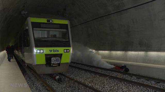 Blaulicht-Übung im neuen Eisenbahntunnel der BLS