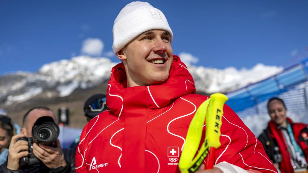 Franjo von Allmen nach dem Sieg in der Olympia-Abfahrt von Bormio