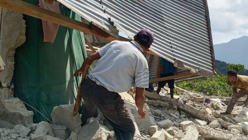 Mindestens 20 Tote nach schwerem Erdbeben in Indonesien