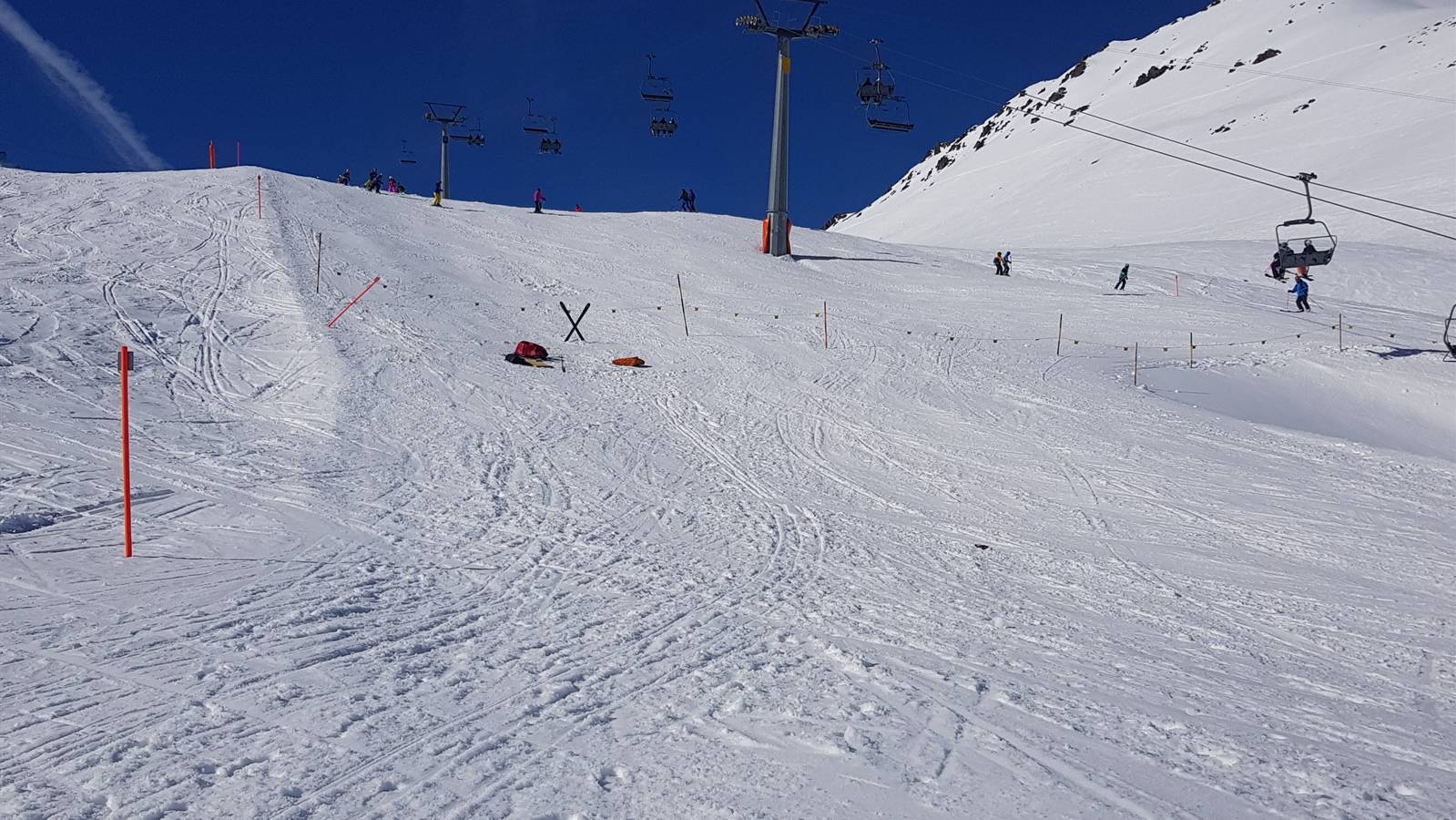 Der 64-jährige Skifahrer zog sich schwere Rückenverletzungen zu.