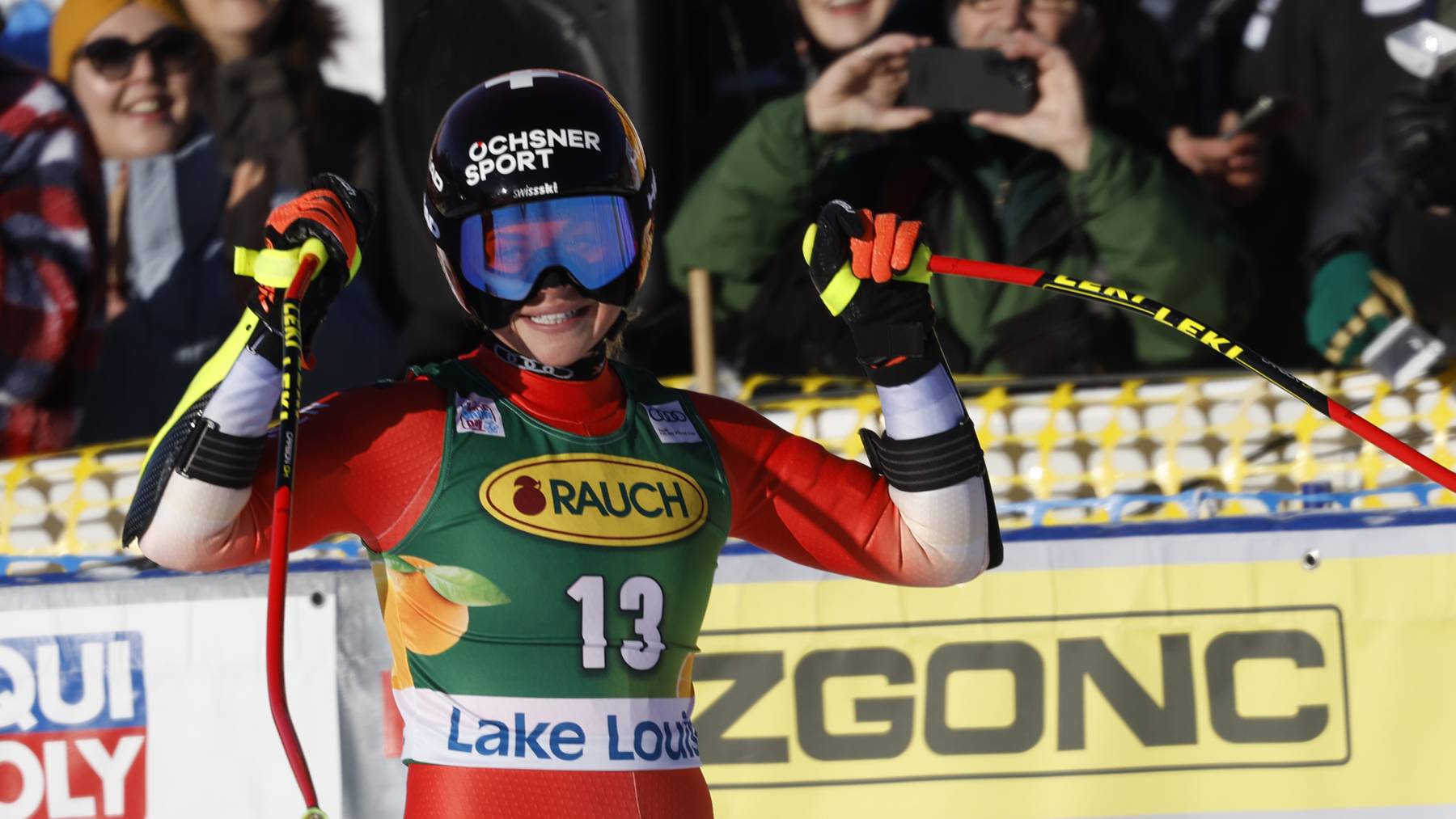 Die Schwyzerin Corinne Suter fährt beim Super-G in Lake Louise auf den ersten Platz. 