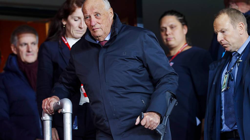 Norwegens König Harald V. (86) befindet sich nach einer Corona-Infektion auf dem Weg der Besserung. Er bleibe jedoch für den Rest der Woche krankgeschrieben, teilte das norwegische Königshaus heute mit. Foto: Frederik Ringnes/NTB Scanpix/AP/dpa