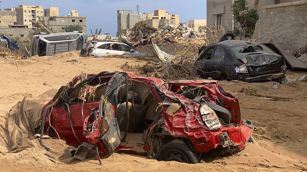 ARCHIV - Nach der verheerenden Flutkatastrophe in Libyen zeichnet sich ein Bild der Zerstörung ab. Foto: Yousef Murad/AP/dpa