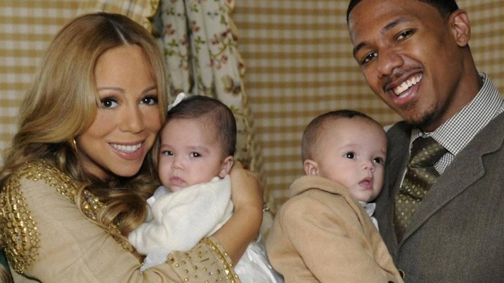 Mariah Carey und Ehemann Nick Cannon 2011 mit den Zwillingen Moroccan (r) and Monroe (l). Wegen der Kleinen verpasste Carey einige vielversprechende Filmrollen, wie sie bedauert. (Archivbild)