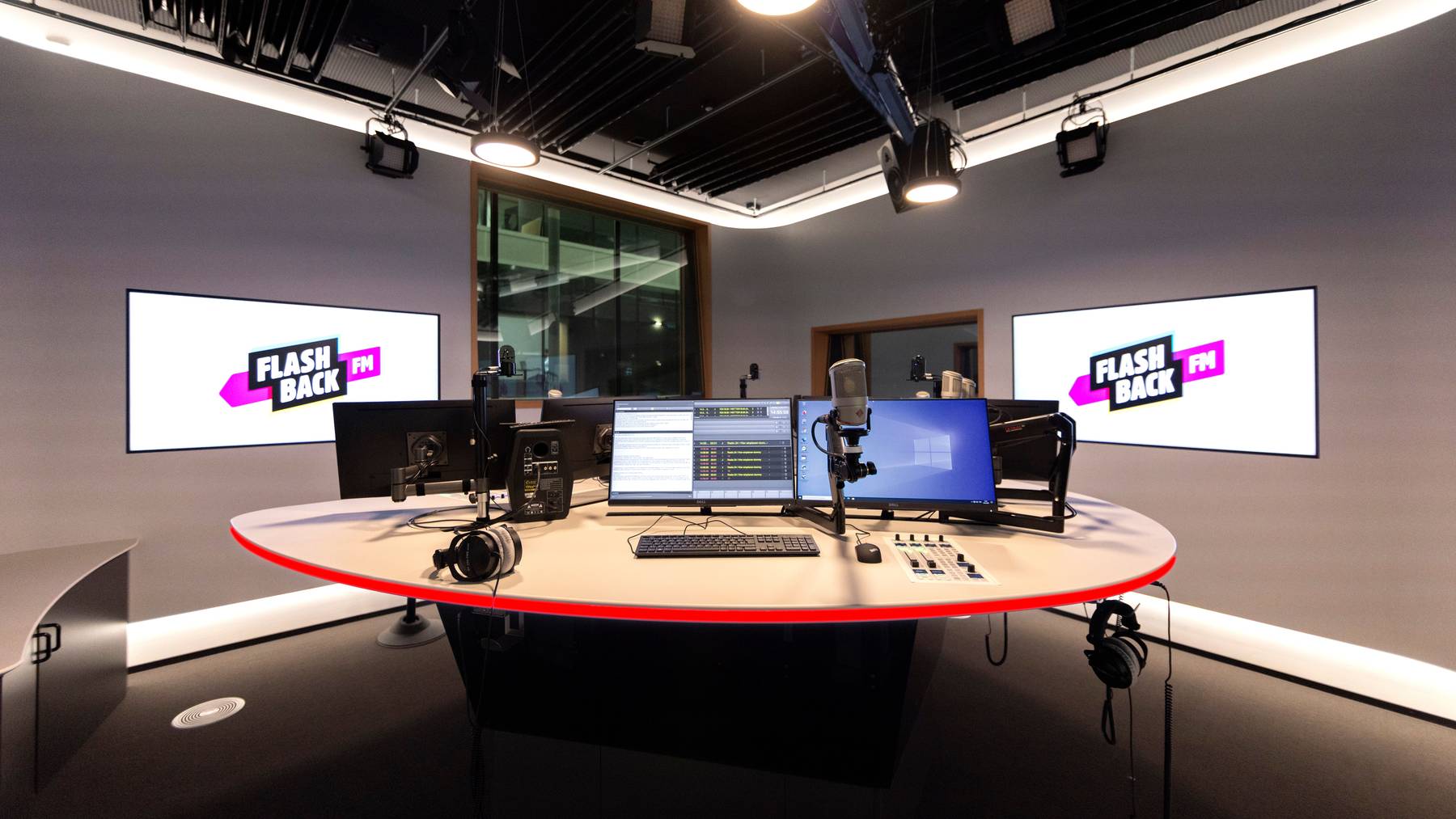Das moderne FLASHBACK FM Studio