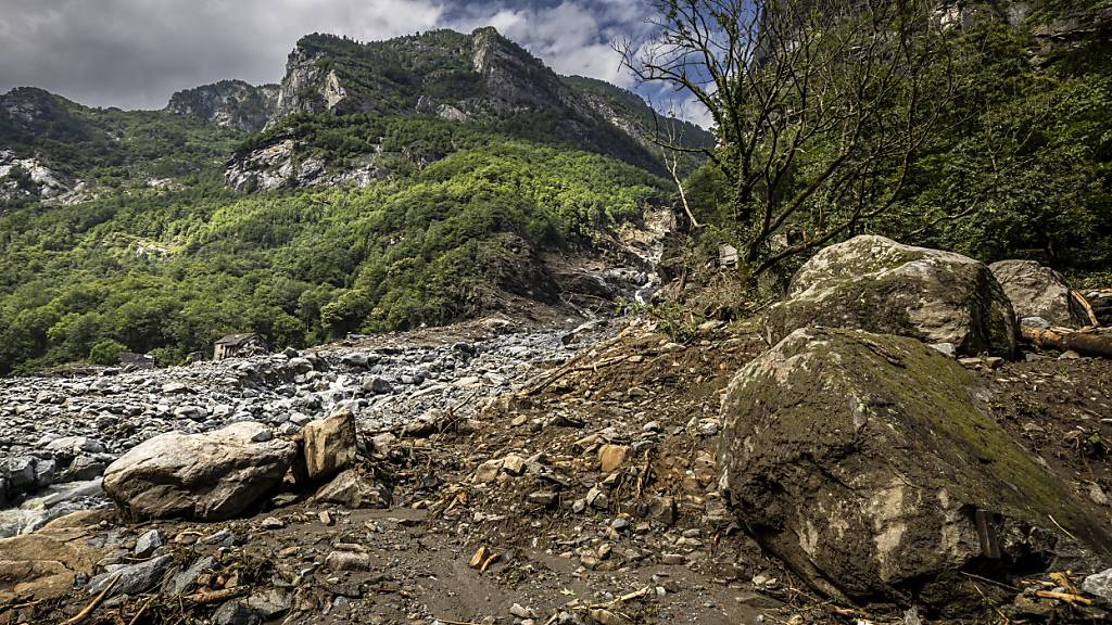 Drei Frauen kamen am Wochenende in Folge des Unwetter im Val Bavona ums Leben. Laut Informationen der Kantonspolizei wurden sie Opfer eines Erdrutsches.