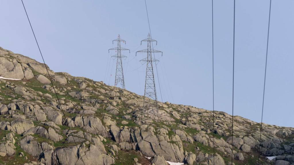 Die Qualität der Stromversorgung bleibt hoch: Hochspannungsleitungen über den Grimselpass in Guttannen BE. (Archivbild)
