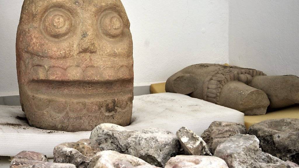 Mit Häutungen geehrt: Steinskulptur der Gottheit Xipe Tótec (Unser gehäuteter Herr) aus der mexikanischen Ruinenstadt Ndachjian-Tehuacán.