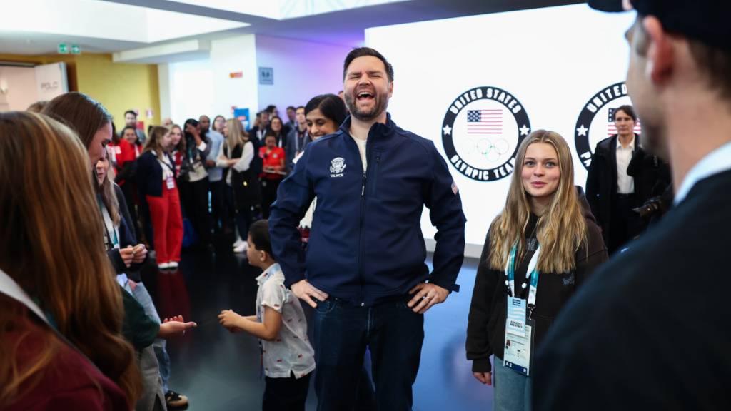 Die Eröffnungsfeier der Olympischen Winterspiele in Mailand verfolgte US-Vizepräsident JD Vance von der Ehrentribüne - und wurde ausgebuht. Was sein Chef dazu zu sagen hat.
