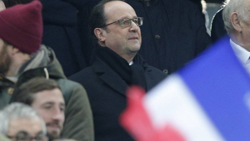 Frankreichs Präsident François Hollande (Bildmitte) verspricht «maximale Sicherheit» für die EM-Endrunde