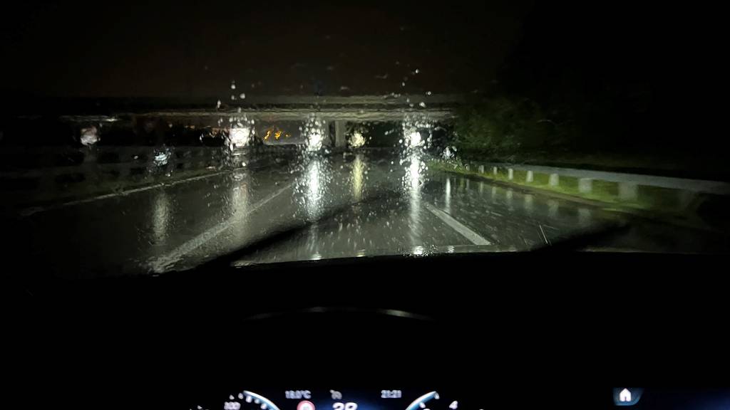 starkes Gewitter auf der Autobahn