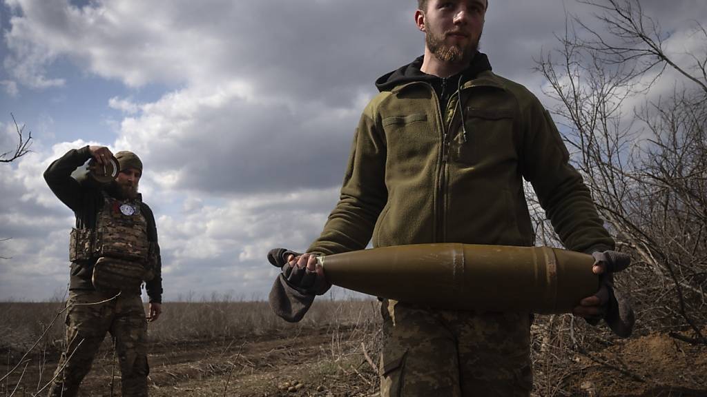 In der Ukraine werden nach Angaben des Innenministeriums etwa 42.000 Soldaten und Zivilisten vermisst. Foto: Efrem Lukatsky/AP