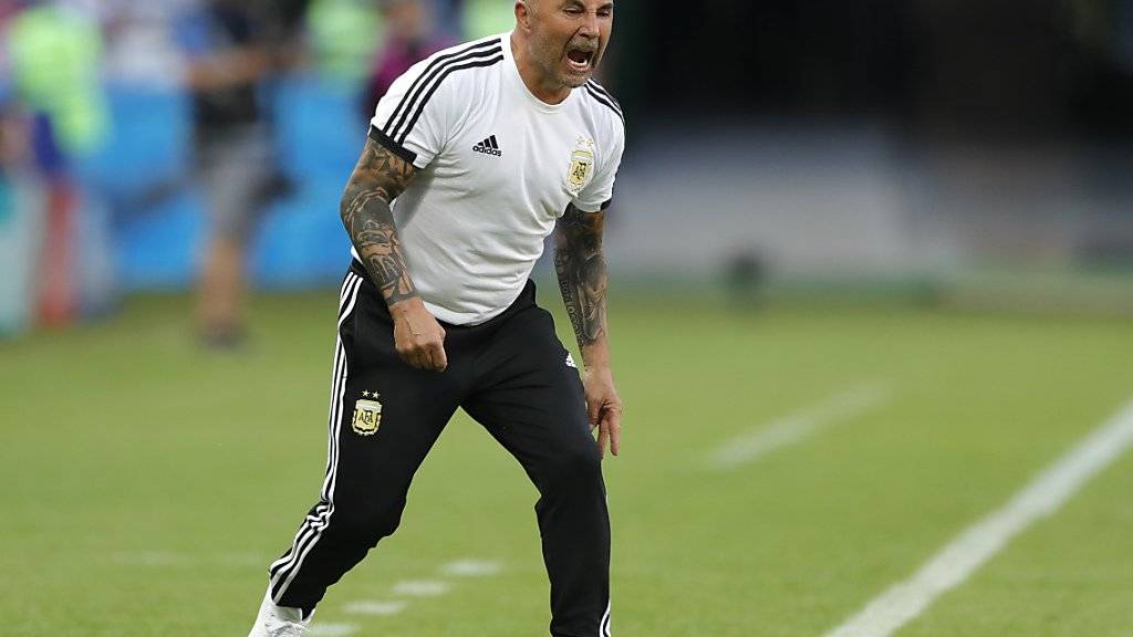 Wie erwartet wird das schwache WM-Abschneiden von Argentinien Nationaltrainer Jorge Sampaoli zum Verhängnis