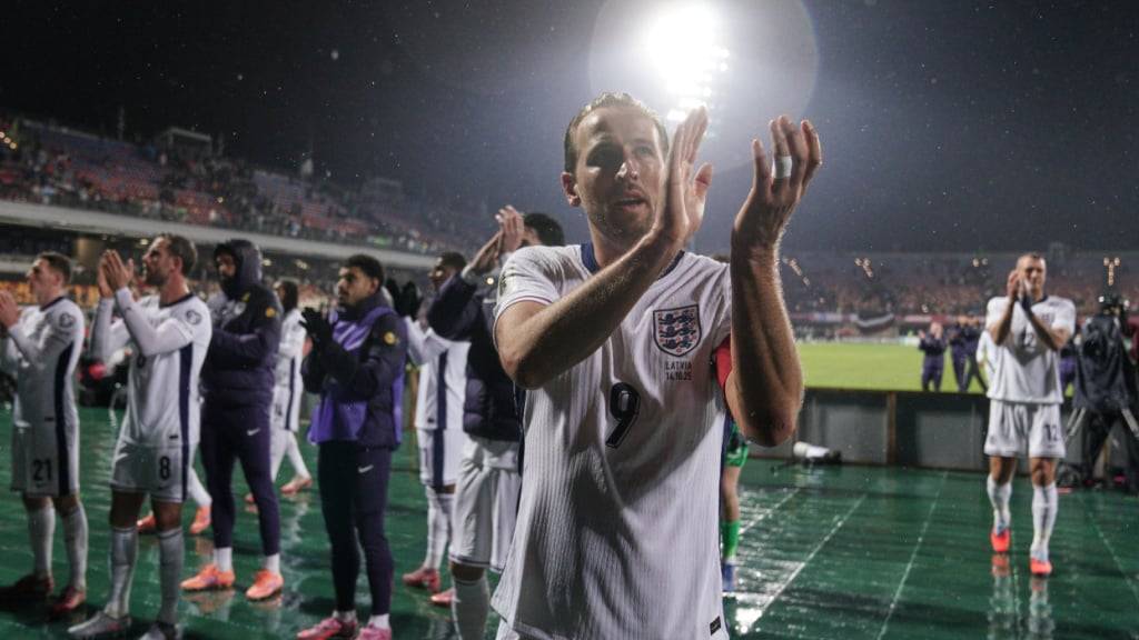 Harry Kane und seine Teamkollegen feiern die WM-Qualifikation