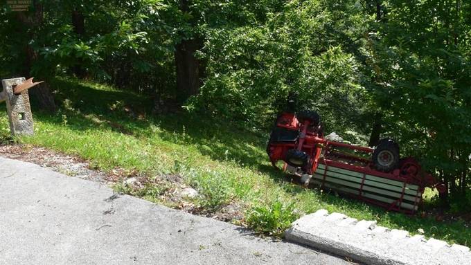 Zwei Verletzte bei Absturz von Arbeitskarren