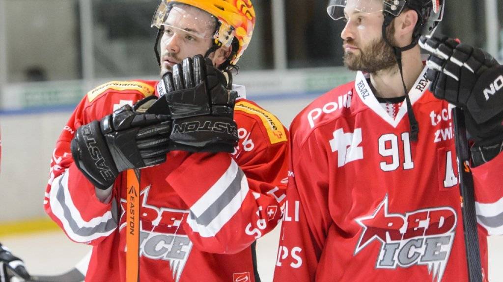 Hängende Köpfe bei den Spielern von Red Ice Martigny: Den Wallisern gelingt der Umschwung nach der Trainerentlassung nicht auf Anhieb