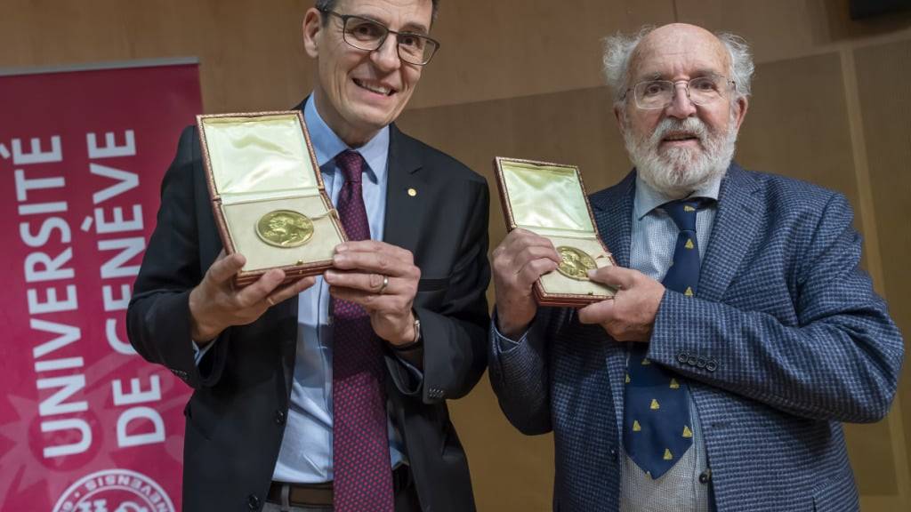 Die Entdeckung, die den beiden Schweizer Forcshern Didier Queloz (links) und Michel Mayor (rechts) den Nobelpreis einbrachte, ist 30 Jahre her. (Archivbild)